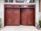 Cửa thép vân gỗ có bền không? Tuổi thọ trung bình bao nhiêu năm?