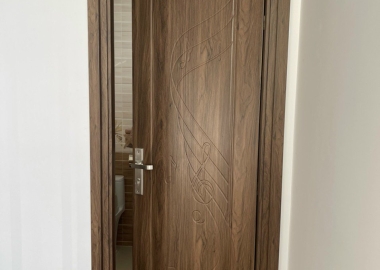 Cửa nhựa composite khác gì so với cửa gỗ công nghiệp?