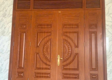 Cửa thép vân gỗ 4 cánh đều bảo hành dài hạn ở Bình Dương - Mua ngay 0969 33 55 99