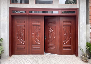 Cửa thép vân gỗ có bền không? Tuổi thọ trung bình bao nhiêu năm?