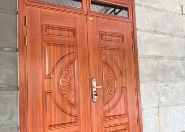 Cửa thép vân gỗ có bị cong vênh, co ngót không?