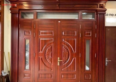 Thi công cửa thép vân gỗ uy tín tại Bình Dương - Đội thợ giỏi