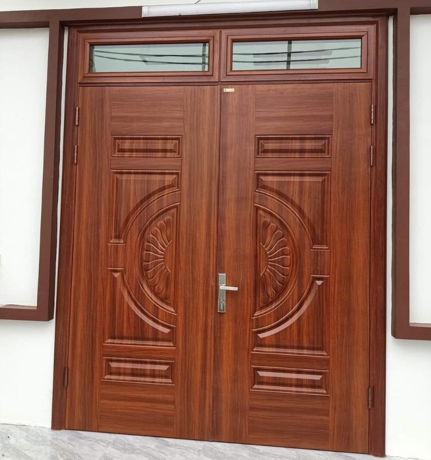 Cửa thép vân gỗ 2 cánh đều cho căn hộ chung cư ở Bình Dương