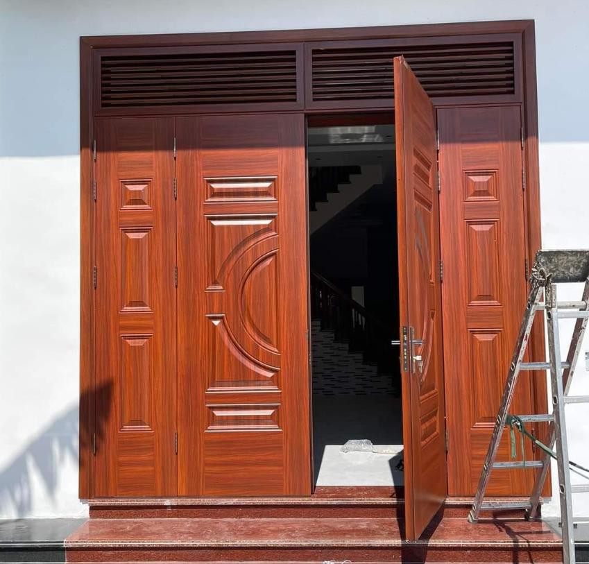 Cửa thép vân gỗ sang trọng giá tốt ở Bình Dương - Giao tận nơi