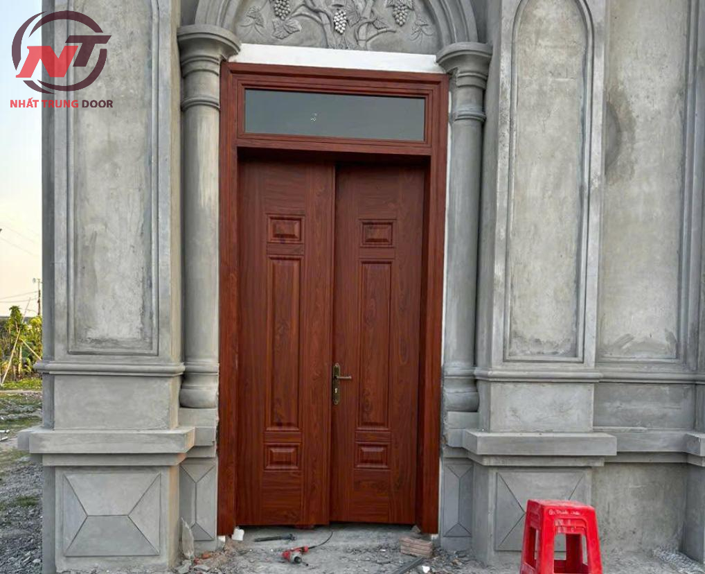 Tìm mua, thi công cửa thép vân gỗ 2 cánh đều ở Bình Dương