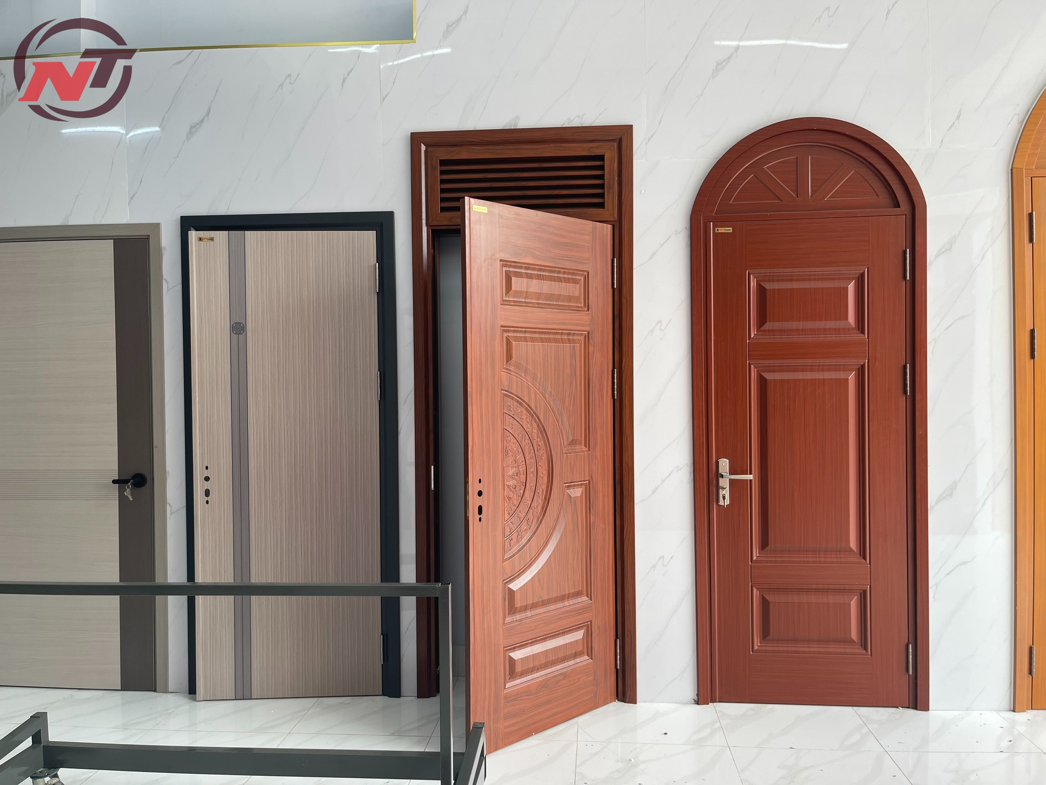 Tổng kho cửa nhựa composite tại Bình Dương – Hàng sẵn, giá cạnh tranh