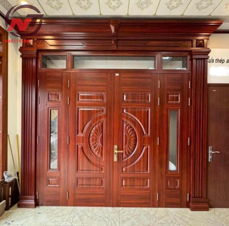 Thi công cửa thép vân gỗ uy tín tại Bình Dương - Đội thợ giỏi
